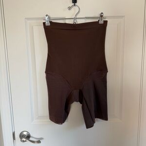 NWOT Honeylove SuperPower Short, L